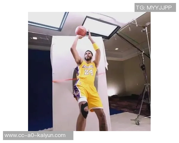 詹姆斯与塔图姆高尔夫球会面照片引热议昨天竟未比赛的真相揭秘 詹姆斯与塔图姆高尔夫球会面照片引热议昨天竟未比赛的真相揭秘